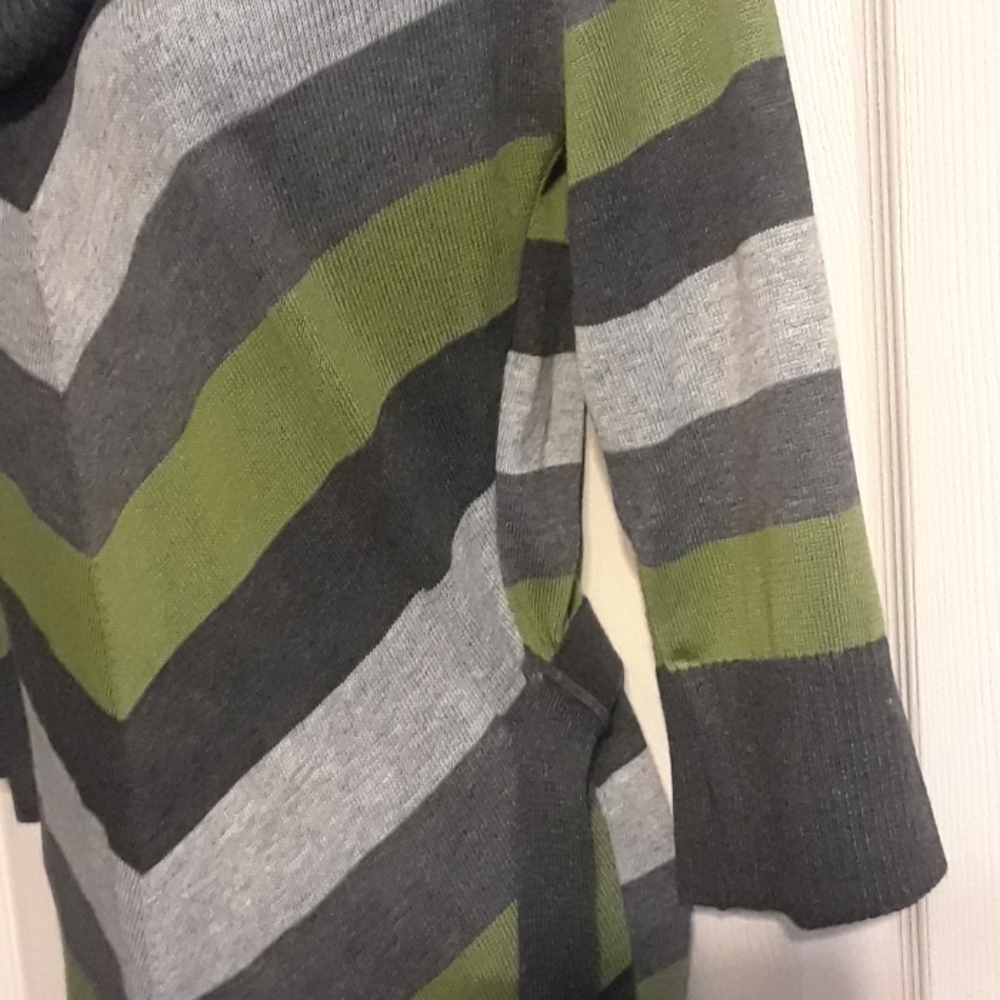 Sweater - Picture 4 of 5